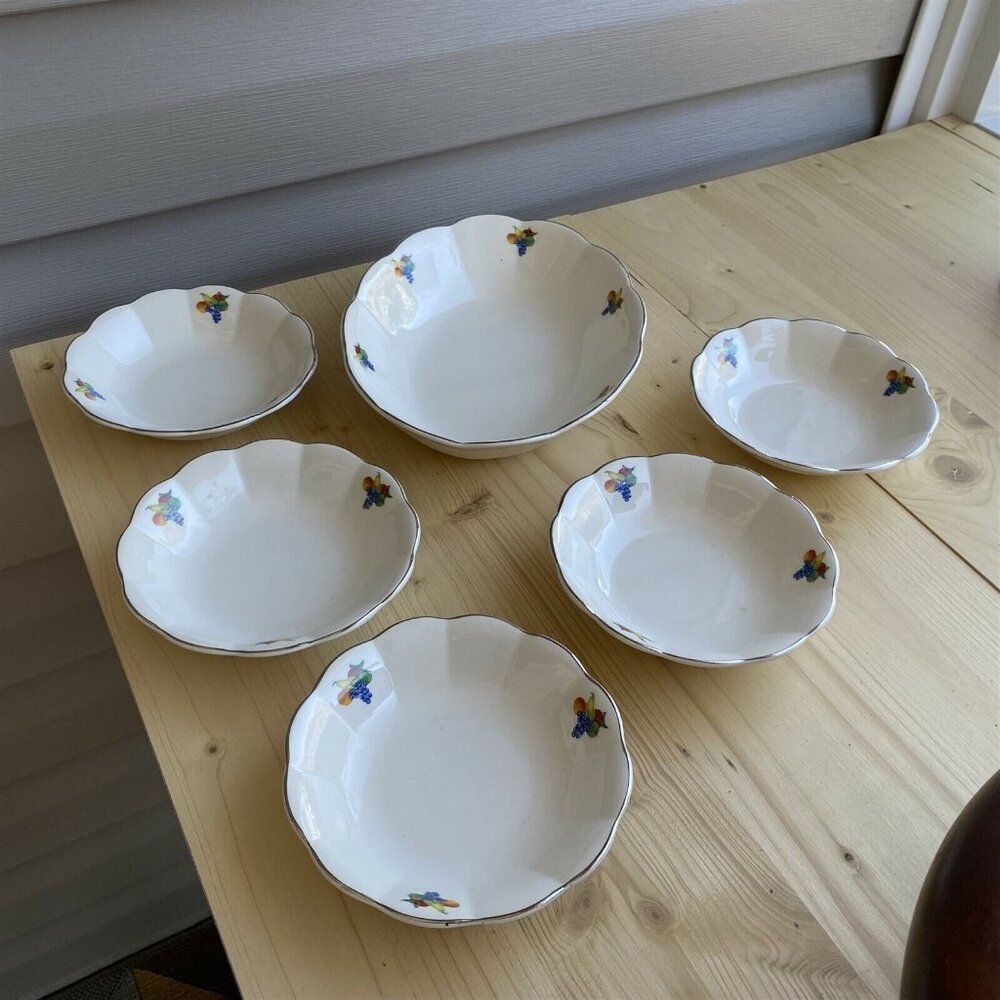 Vintage WS George Georgette Fruit Pattern dessert bowls and serving bowl